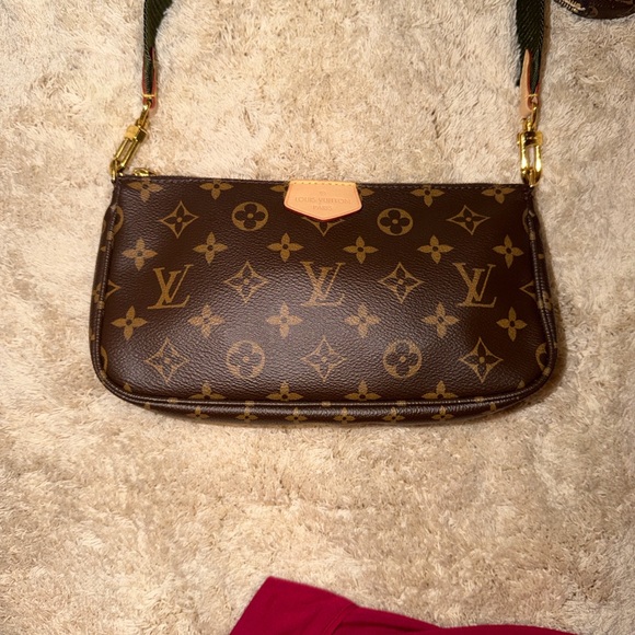 Louis Vuitton Multi Pochette Accessories - Picture 3 of 8